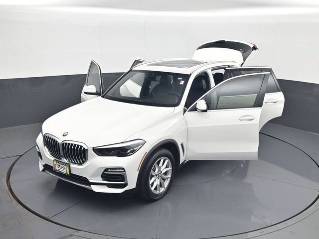 Used 2021 White BMW xDrive40i image 30