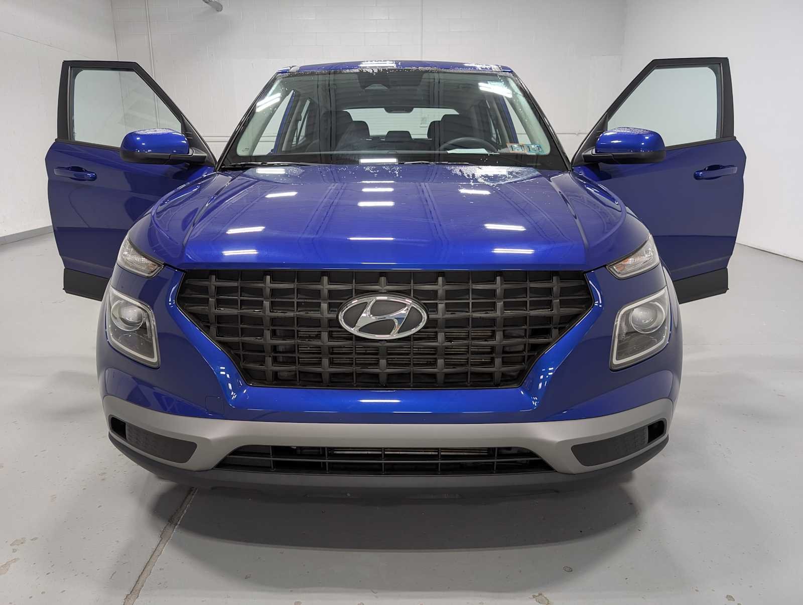 Used 2023 Intense Blue Hyundai SE image 15