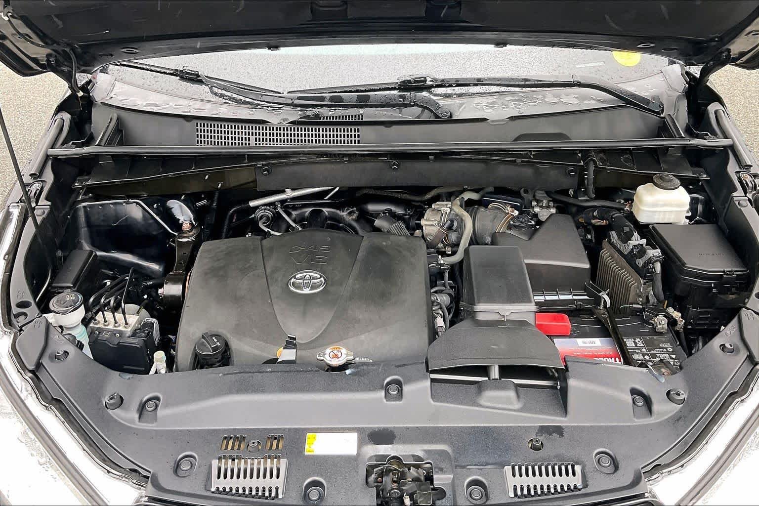 Used 2019 Midnight Black Metallic Toyota XLE image 29