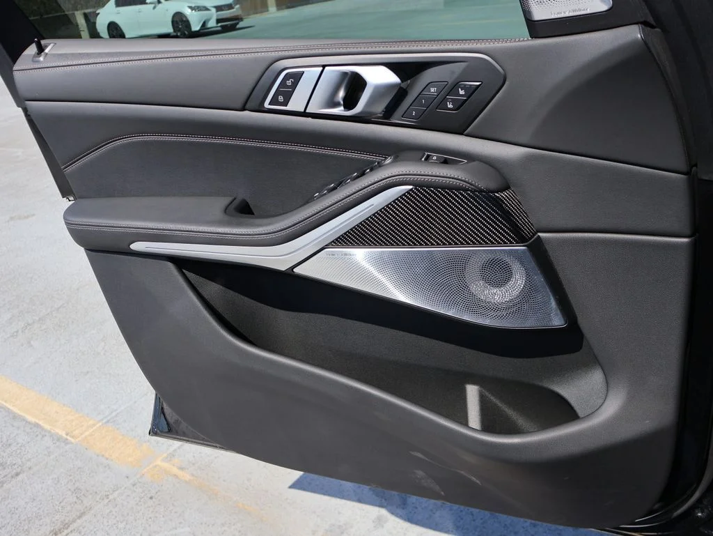 Used 2025 Black BMW M60i image 38