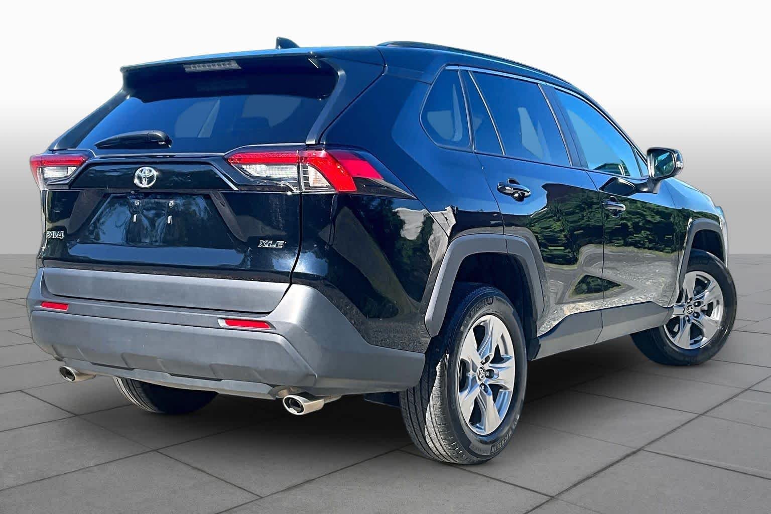 Used 2025 Midnight Black Metallic Toyota XLE image 13