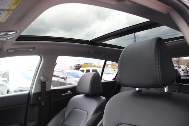 Used 2022 Red Kia EX image 21