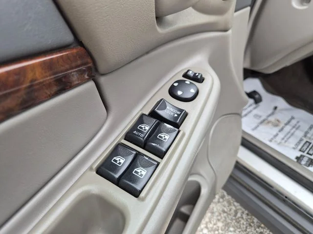 Used 2005 Silver Chevrolet Base image 14