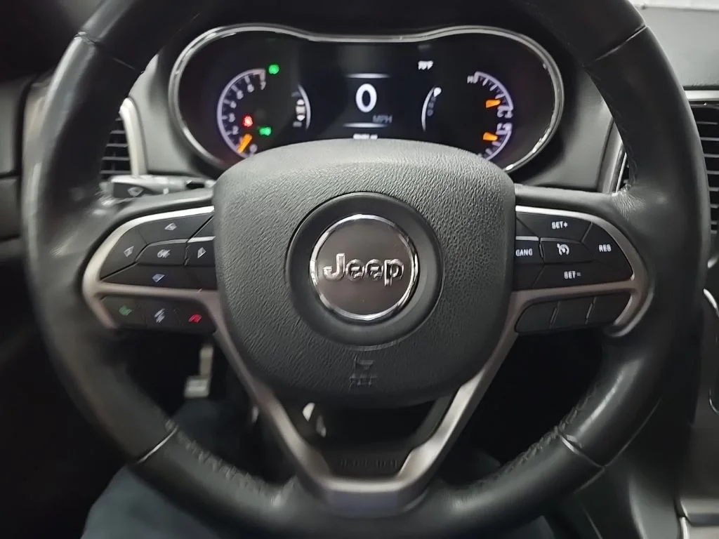 Used 2018 Red Jeep Laredo image 20