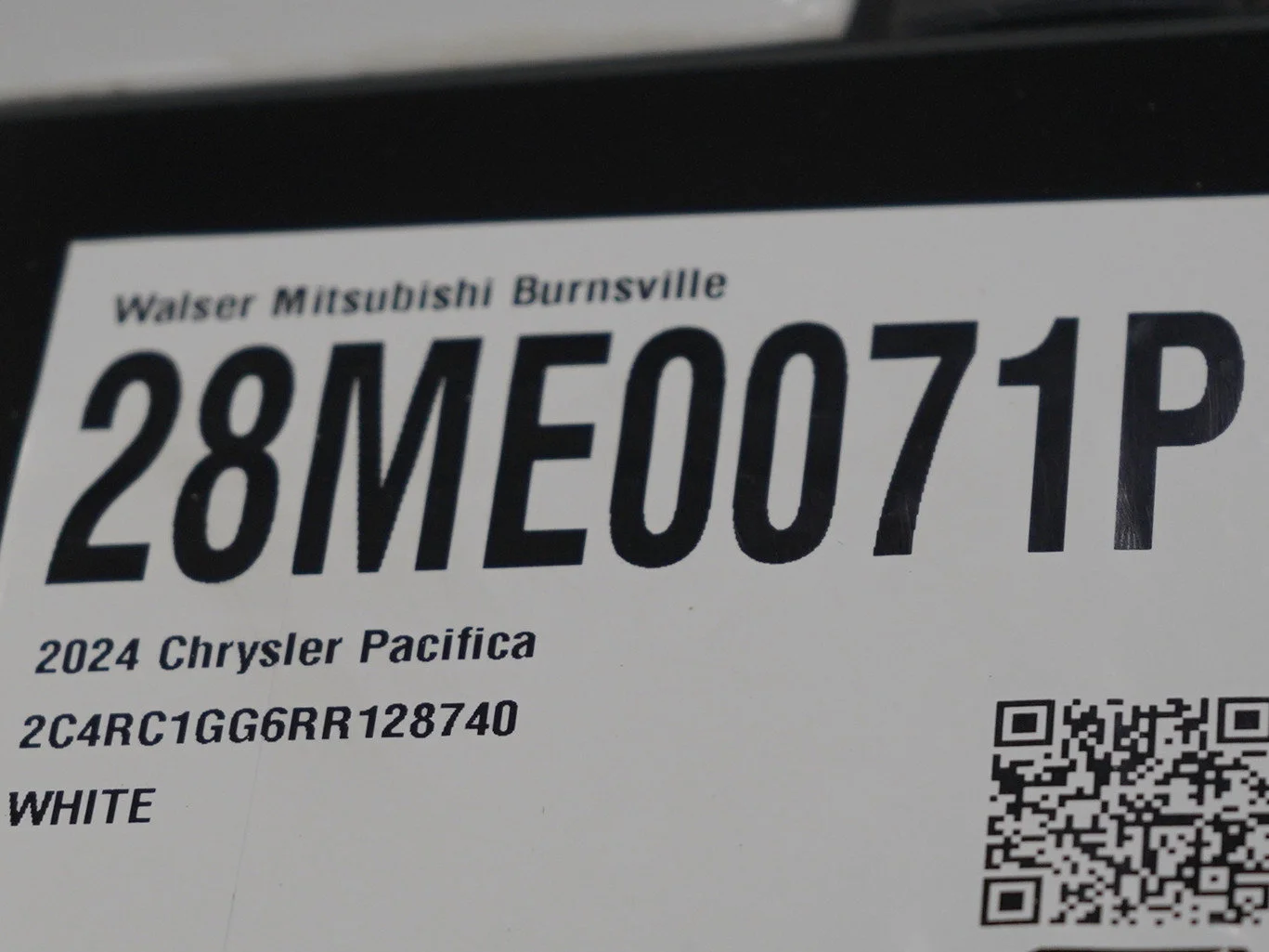 Used 2024 Bright White Clearcoat Chrysler Limited image 30