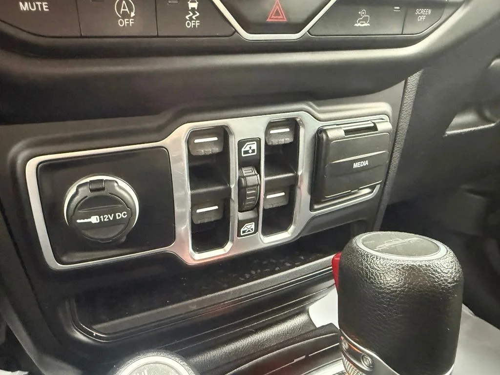 Used 2020 Green Jeep Overland image 26