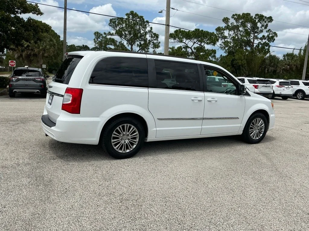 Used 2014 White Chrysler Touring-L image 16
