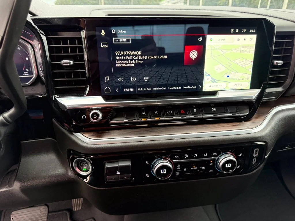 Used 2025 White GMC SLT image 10