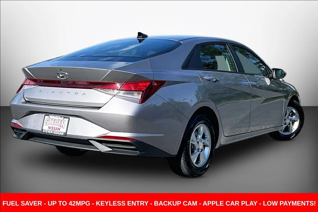 Used 2023 Silver Hyundai SE image 6