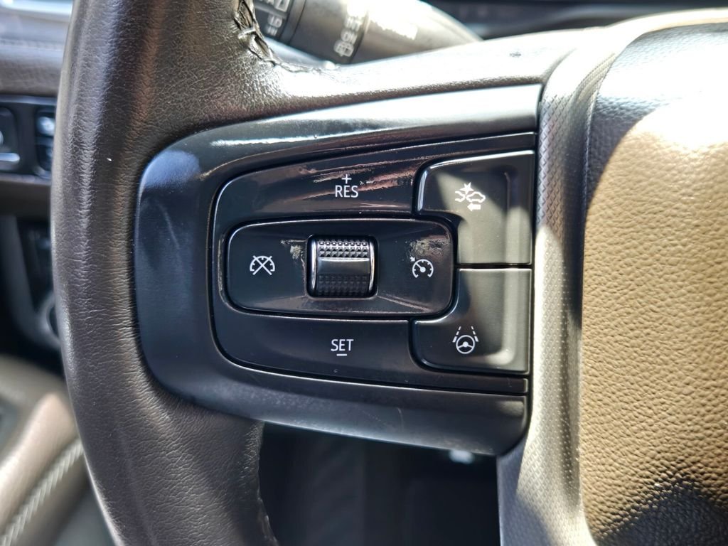 Used 2023 White GMC Denali image 30