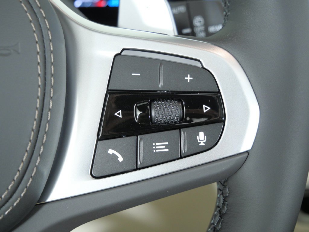 Used 2027 White BMW xDrive40i image 44