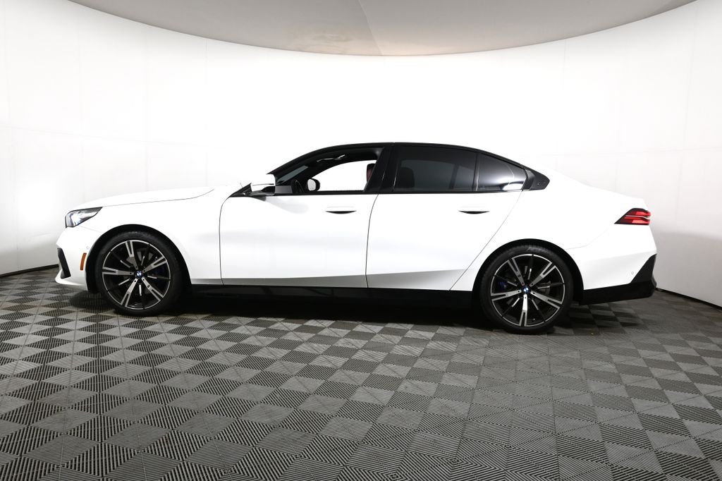 Used 2024 White BMW 530i xDrive image 2
