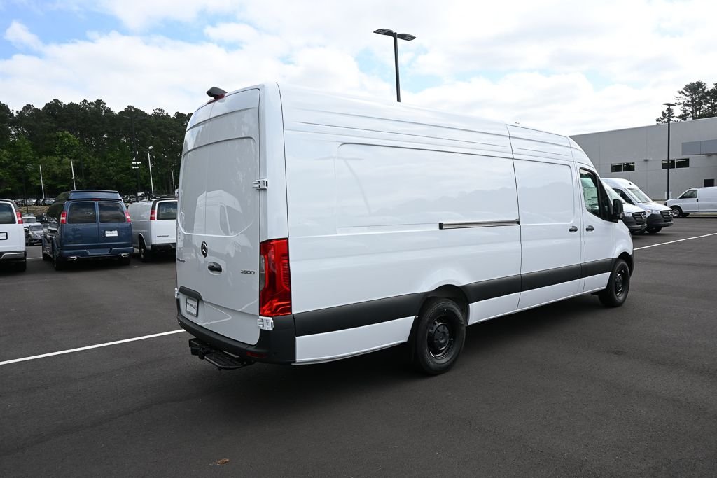 New 2026 Arctic+White Mercedes-Benz Cargo 170 WB image 23