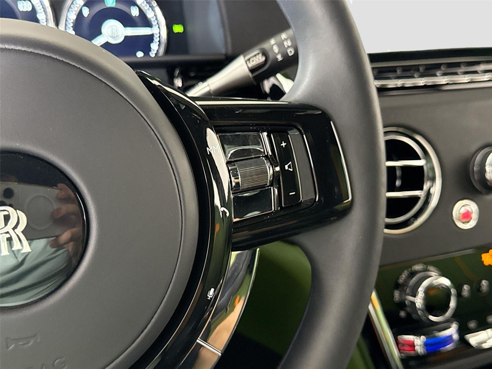 Used 2024 Silver Rolls-Royce  image 24