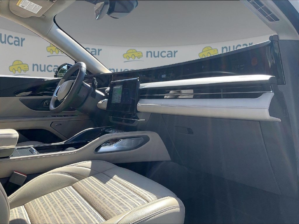 Used 2025 White Lincoln Reserve image 14