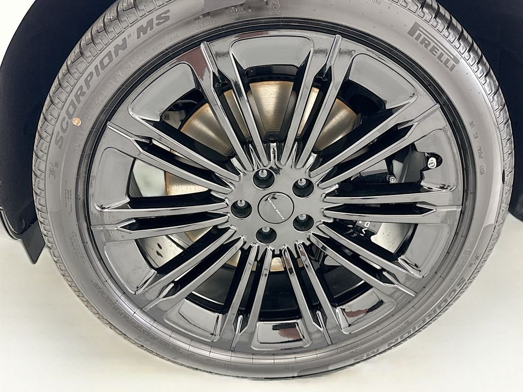 New 2026 Fuji White Land Rover Autobiography image 28