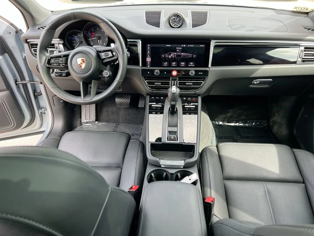 2026 Porsche Macan T - Photo 21