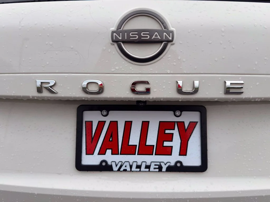 Used 2023 White Nissan S image 19
