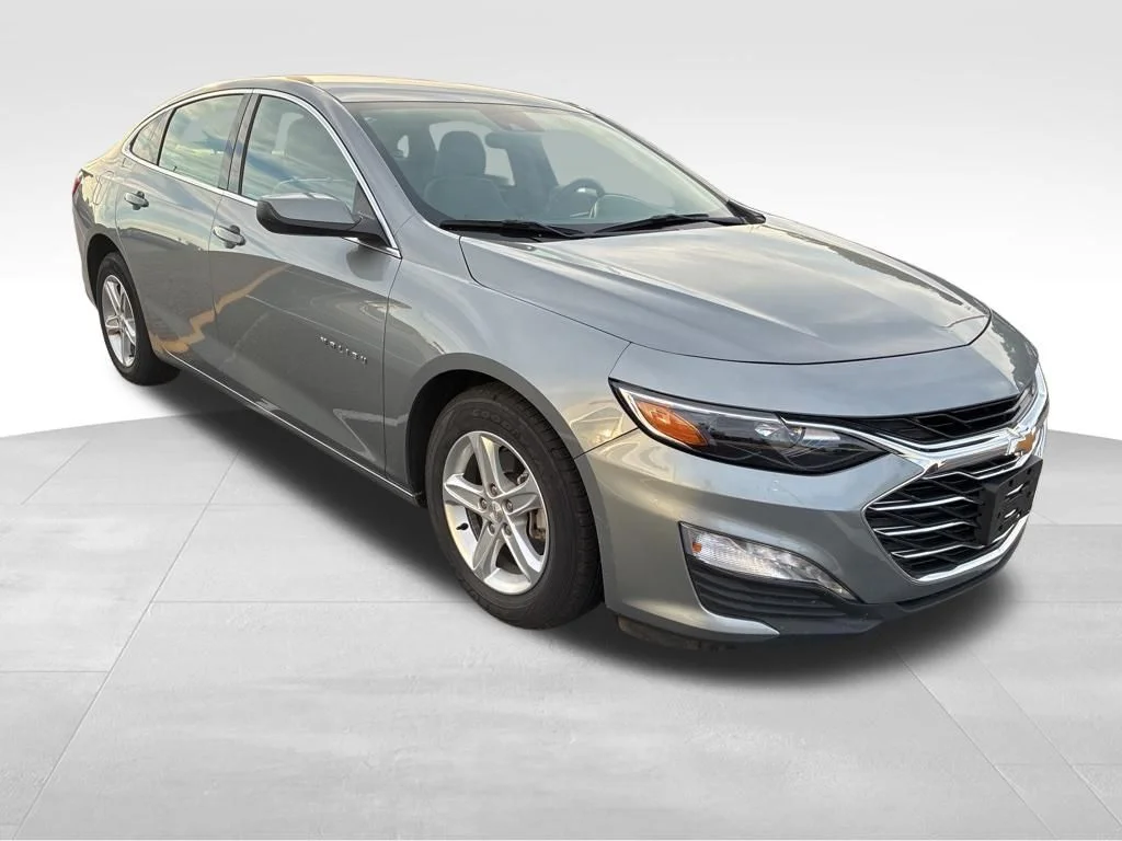 Used 2024 Gray Chevrolet LT image 8