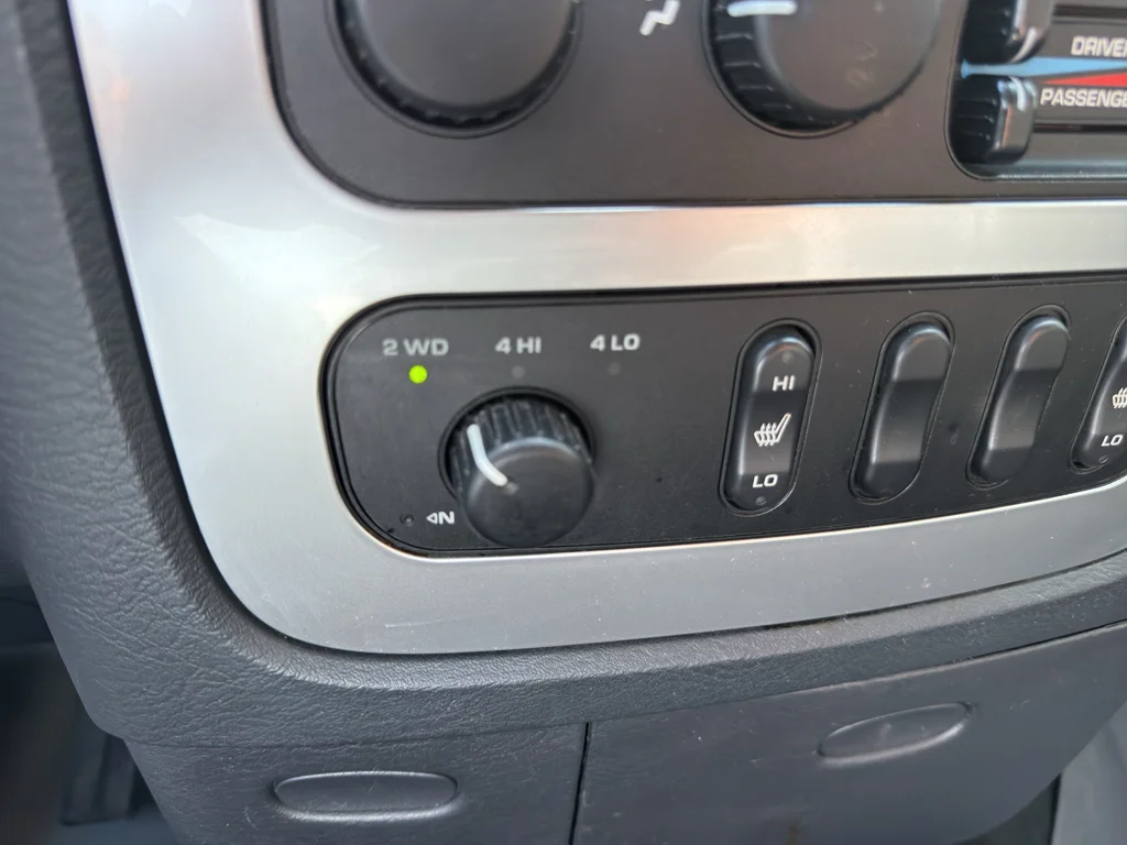 Used 2004 Black Clearcoat Dodge SLT image 5