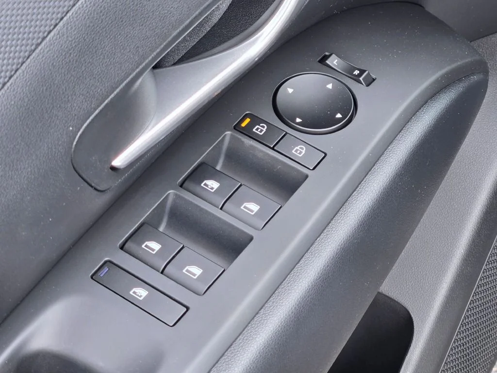 New 2026 Shimmering Silver Hyundai Blue SE image 19