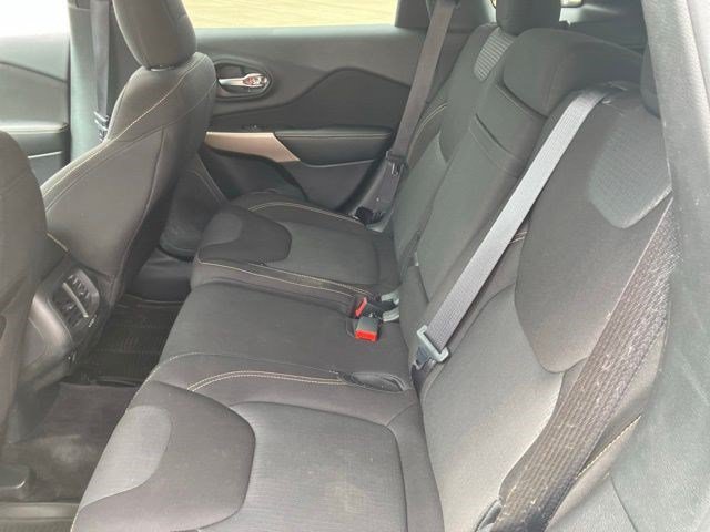 Certified Used 2017 Bright White Clearcoat Jeep Latitude image 22