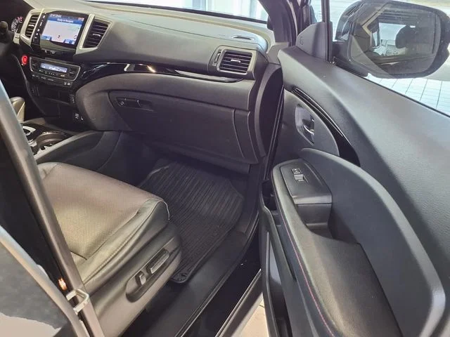 Used 2019 Crystal Black Pearl Honda Black Edition image 26