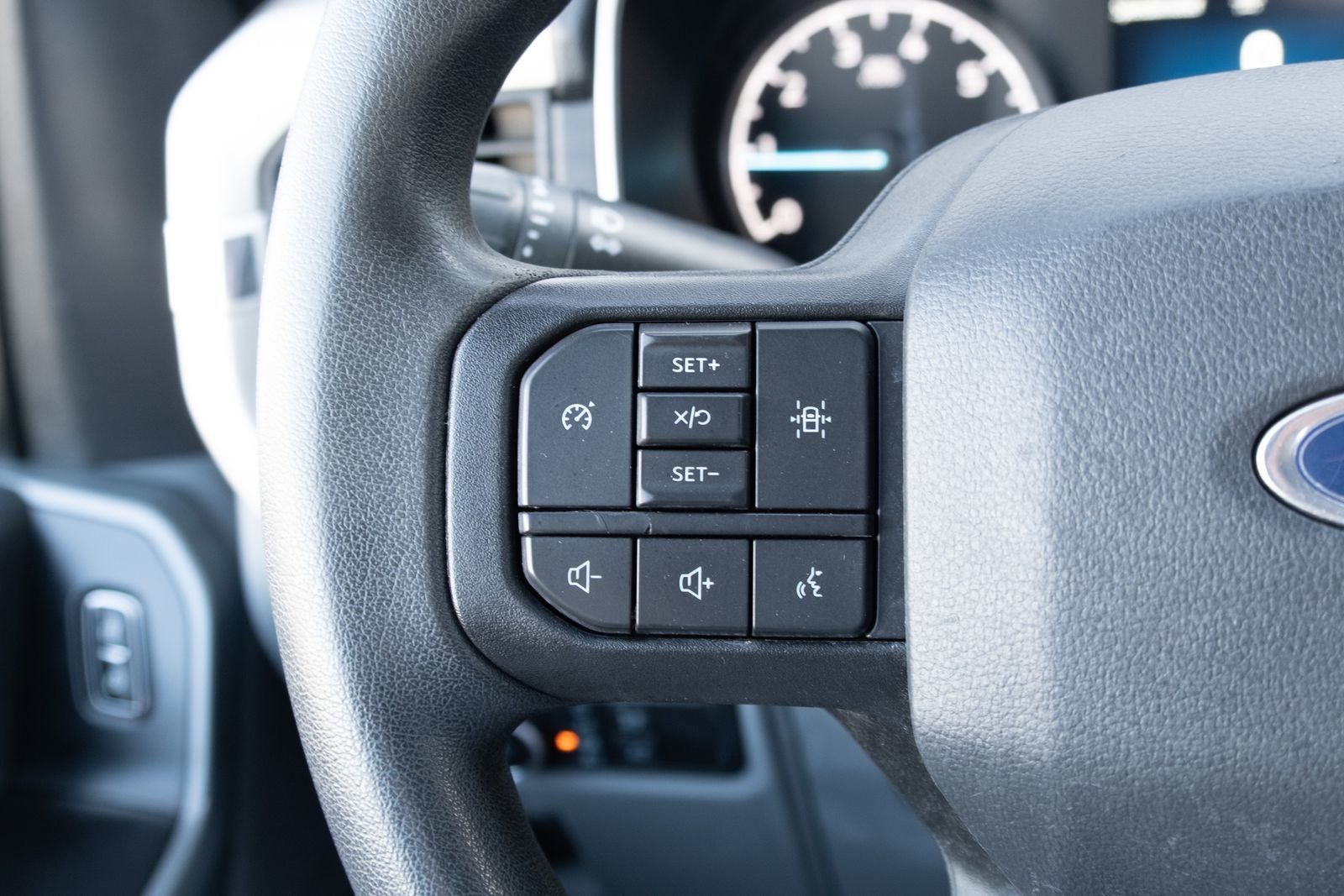 Used 2023  Ford XLT image 6