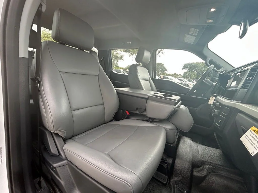 Used 2025 Oxford White Ford XL image 28