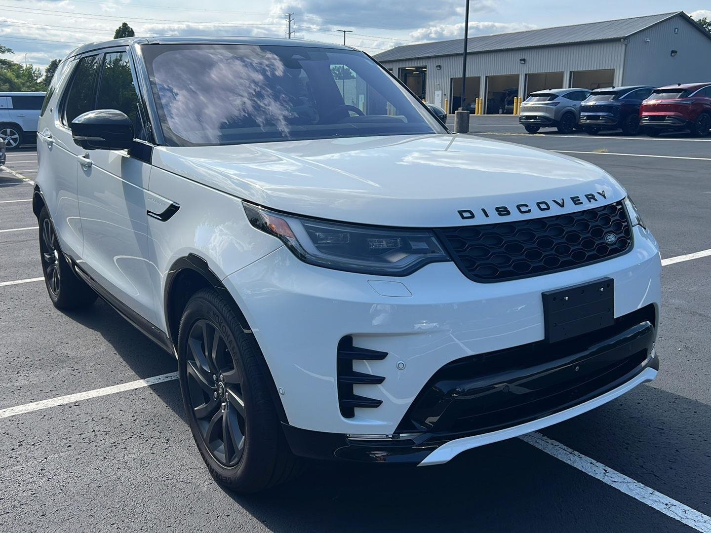 Used 2022 Fuji White Land Rover S R-Dynamic image 7