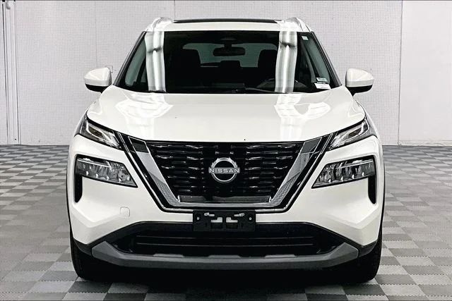 Used 2023 Pearl White Tricoat Nissan SV image 4
