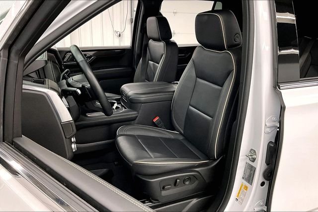 Used 2025 Summit White GMC Elevation image 24