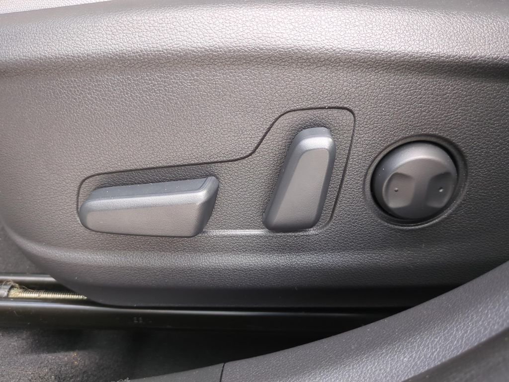 Used 2023 Silver Hyundai SEL image 17