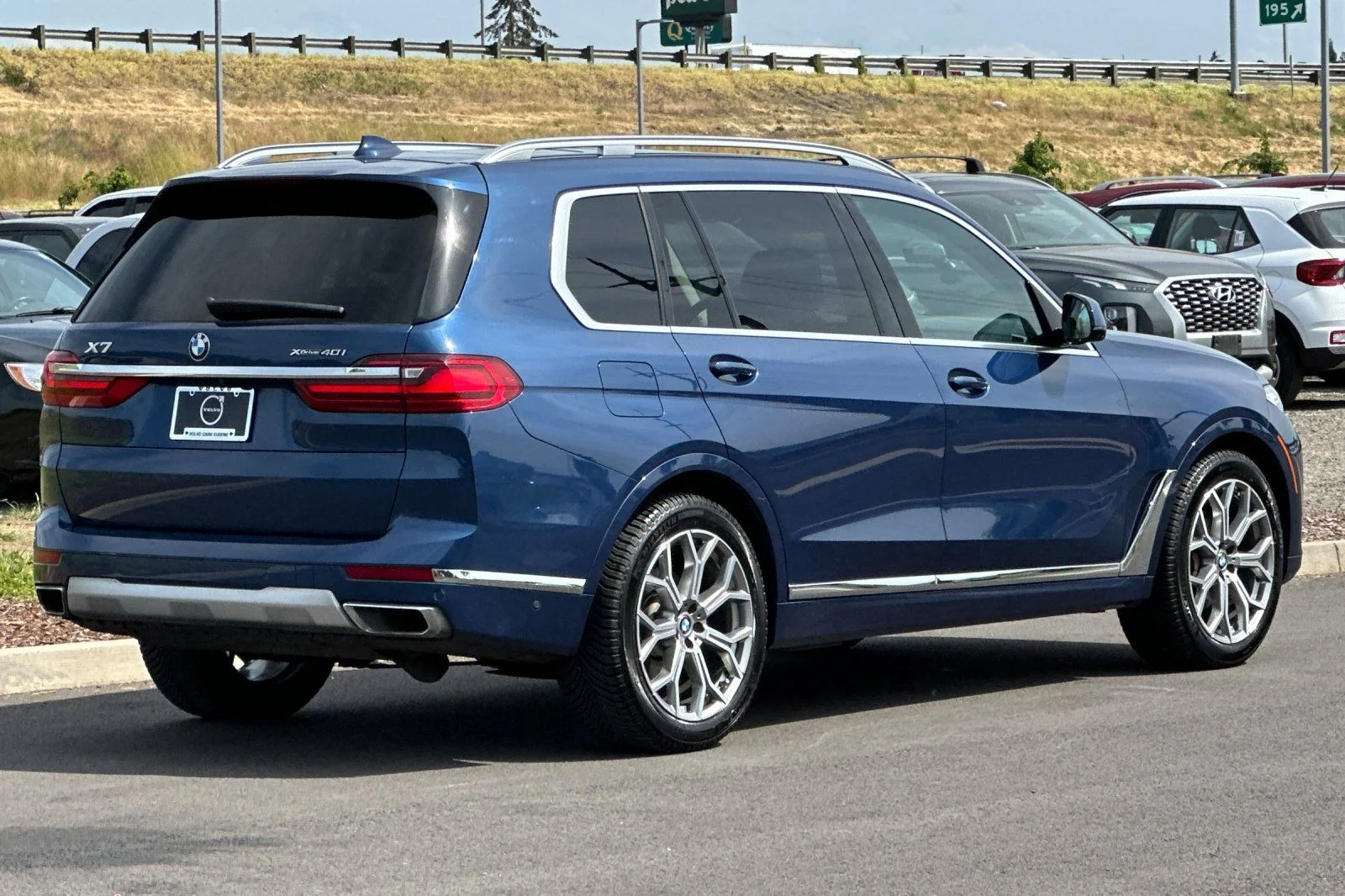 Used 2020 Blue BMW xDrive40i image 3