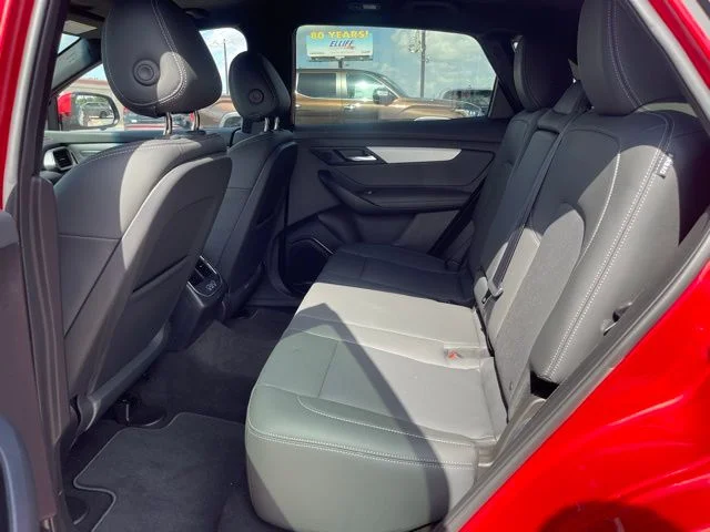 2025 VinFast VF 8 Plus - Photo 18