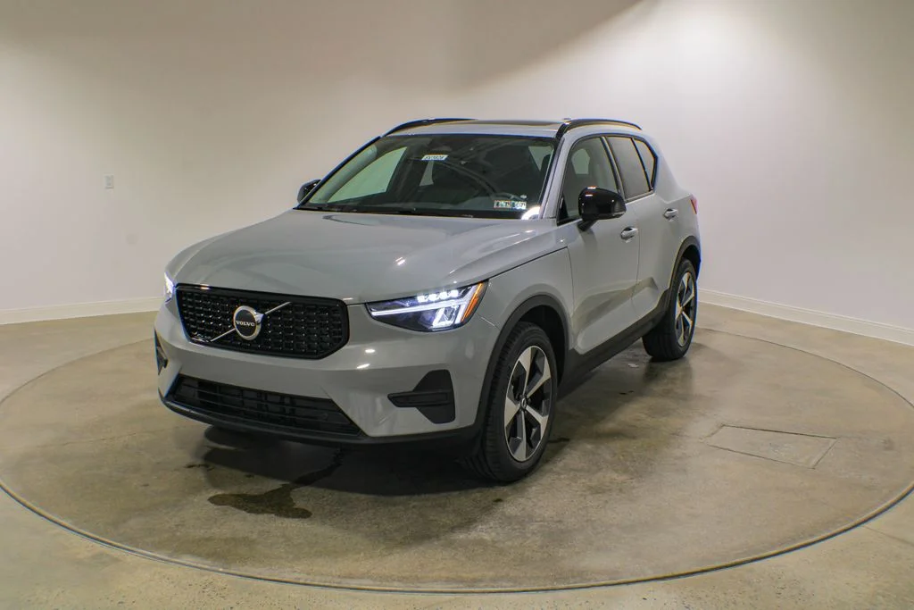 2026 Volvo XC40 B5 Core Dark AWD's photo