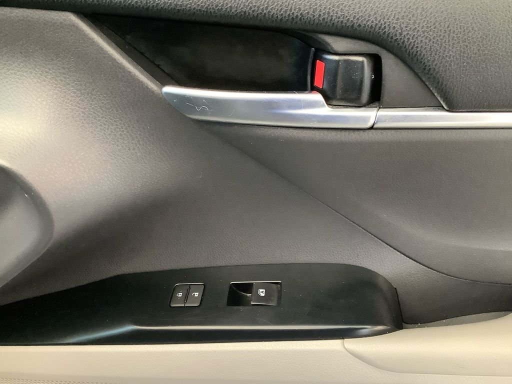 Used 2018 Gray Toyota LE image 15