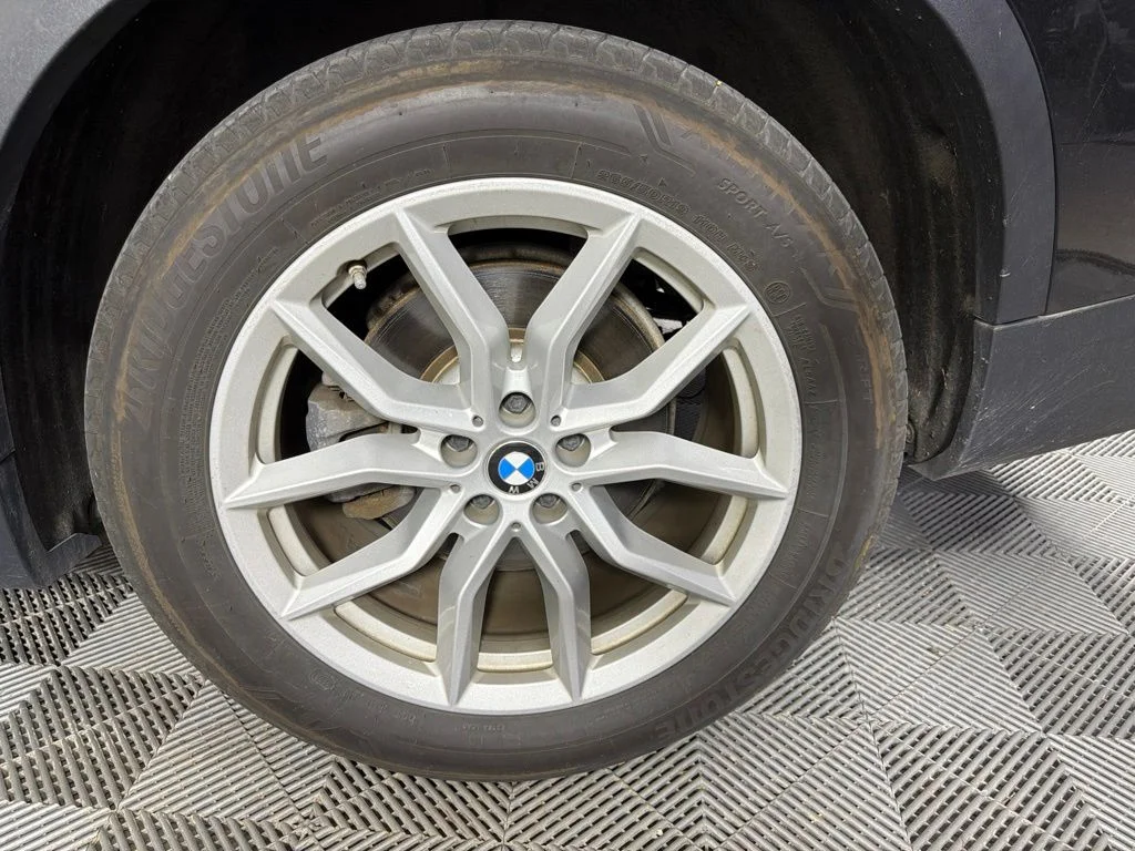 Used 2019 Black Sapphire Metallic BMW xDrive40i image 9