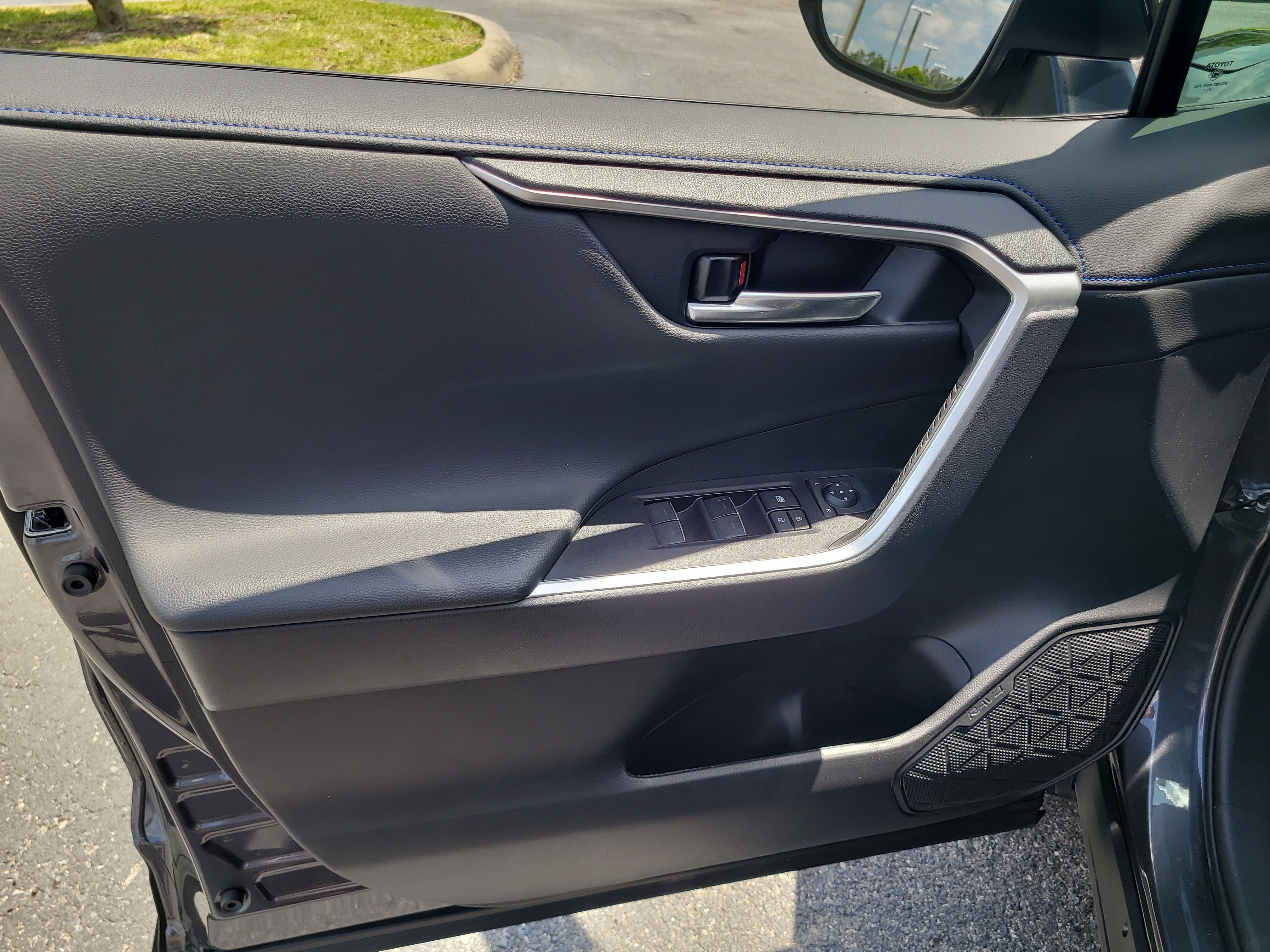 Used 2024 Magnetic Gray Metallic/Midnight Black Metallic Toyota Hybrid XSE image 17