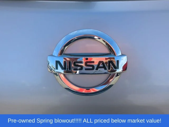 Used 2010 Silver Nissan SL image 14