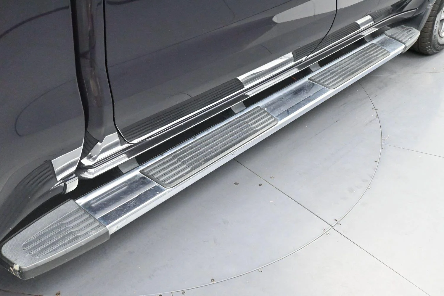 Used 2022 Titanium Rush Metallic GMC SLT image 9