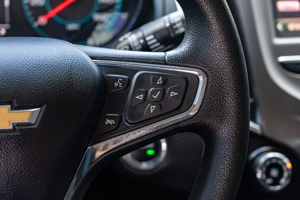 Used 2018 Summit White Chevrolet LT image 15