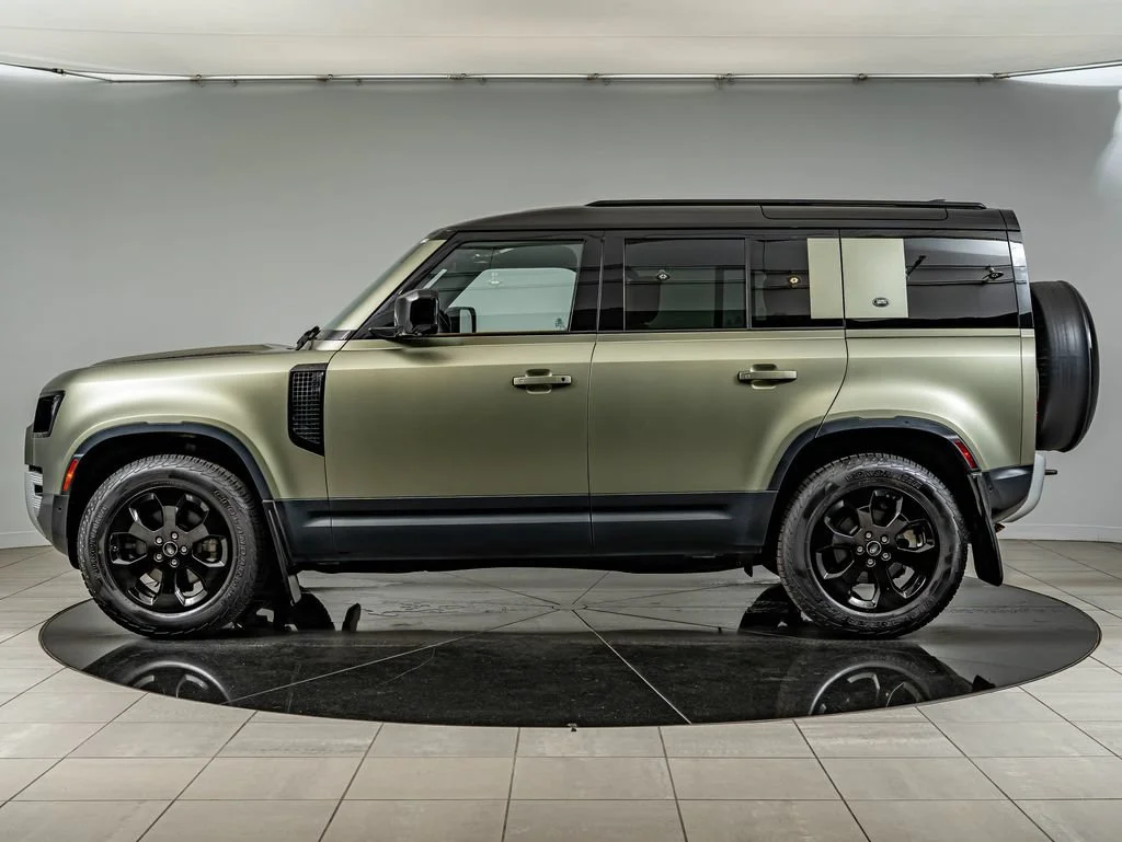 Used 2023 Pangea Green Metallic Land Rover S image 8