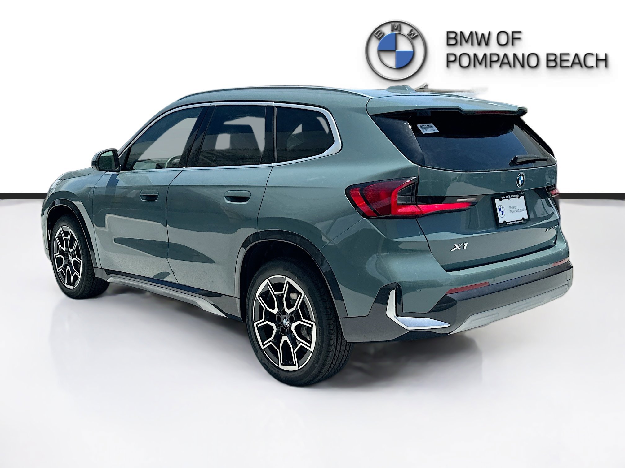 New 2026 Cape York Green Metallic BMW xDrive28i image 4