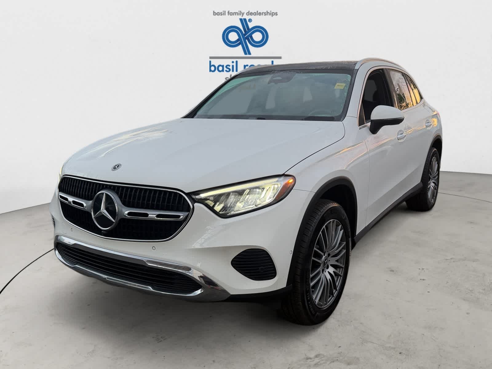 Used 2025 Polar White Mercedes-Benz GLC 300 image 2