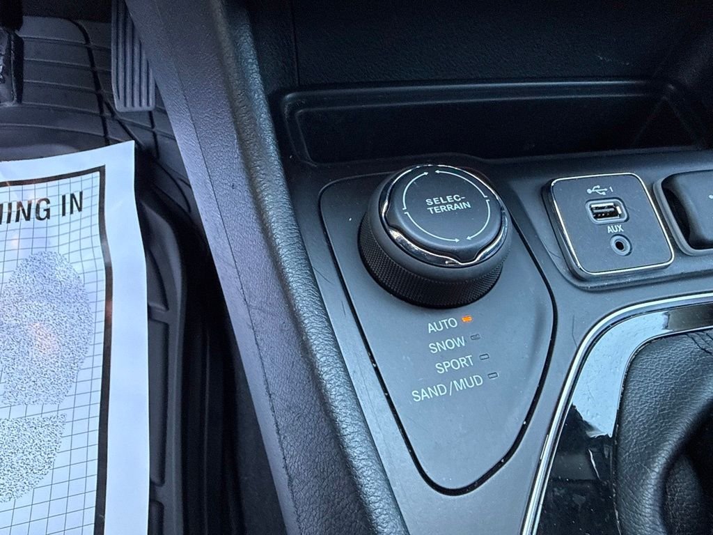 Used 2019 Gray Jeep Limited image 33