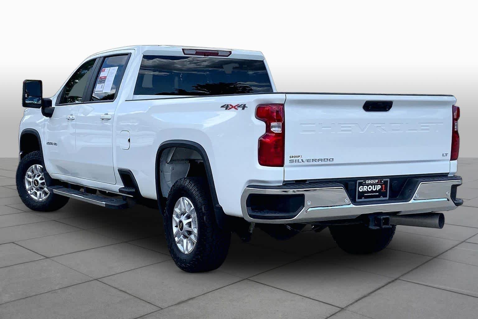 Used 2025 Summit White Chevrolet LT image 12