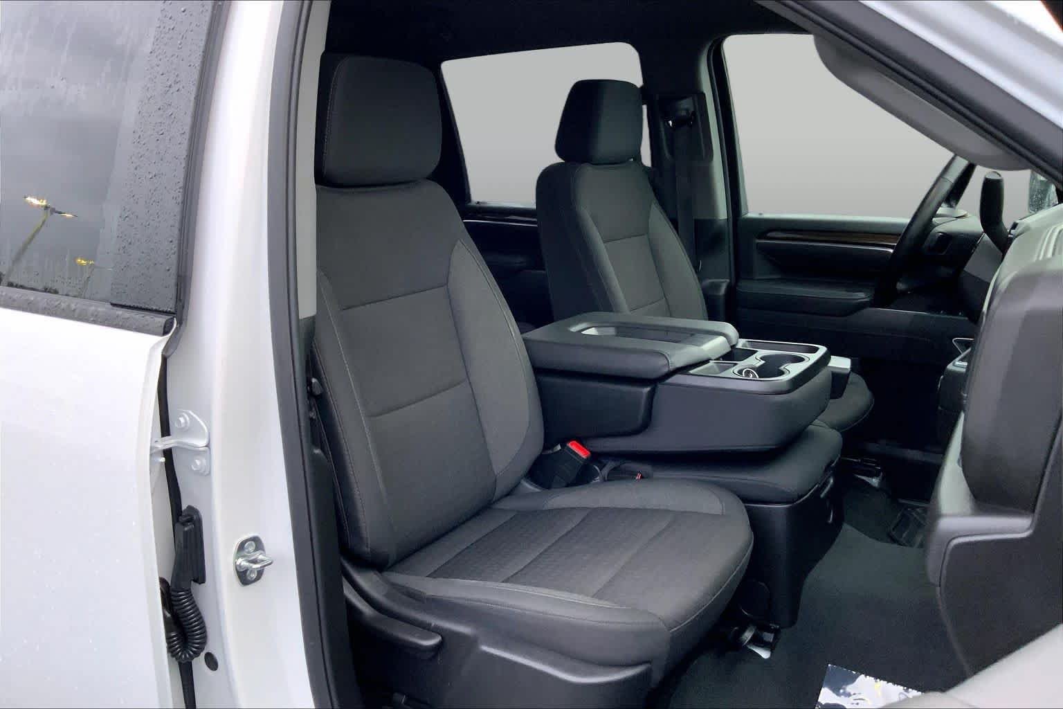 Used 2025 Summit White Chevrolet LT image 9