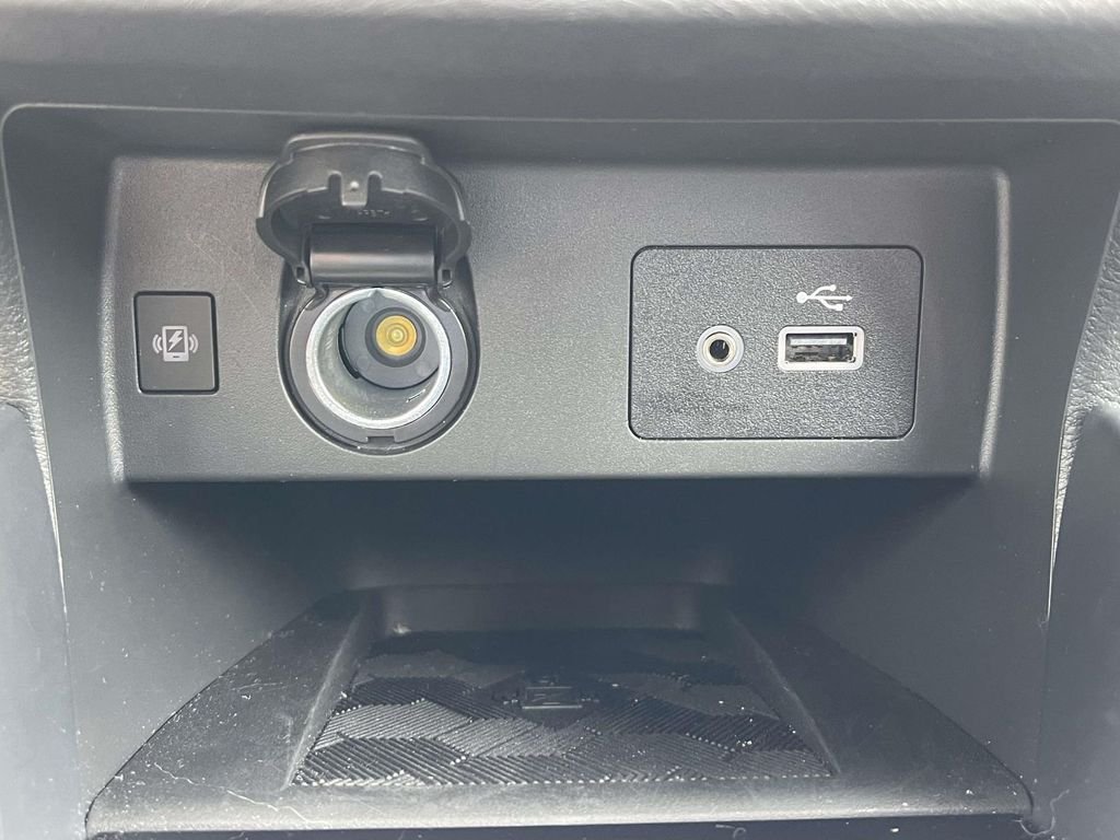 Used 2025 Black Nissan 1.6 SV image 25
