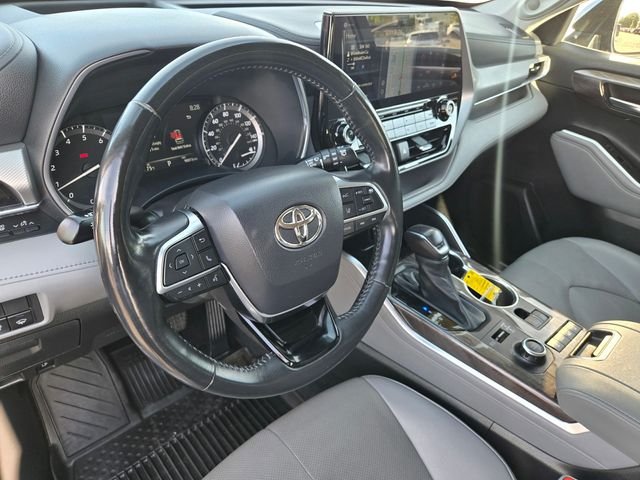Used 2021  Toyota Platinum image 10